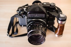 That handle is very necessary and that strap needs to be a lot fatter and preferably padded.